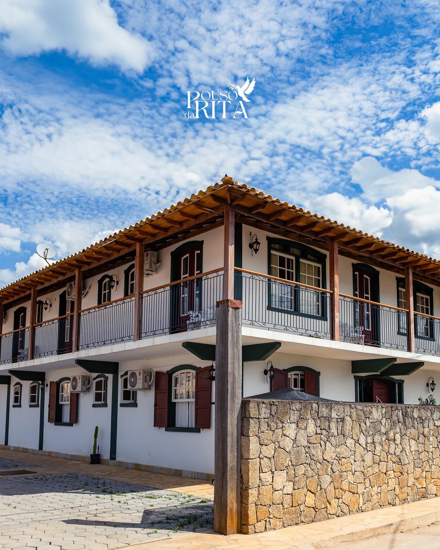 Fachada do Pouso da Rita